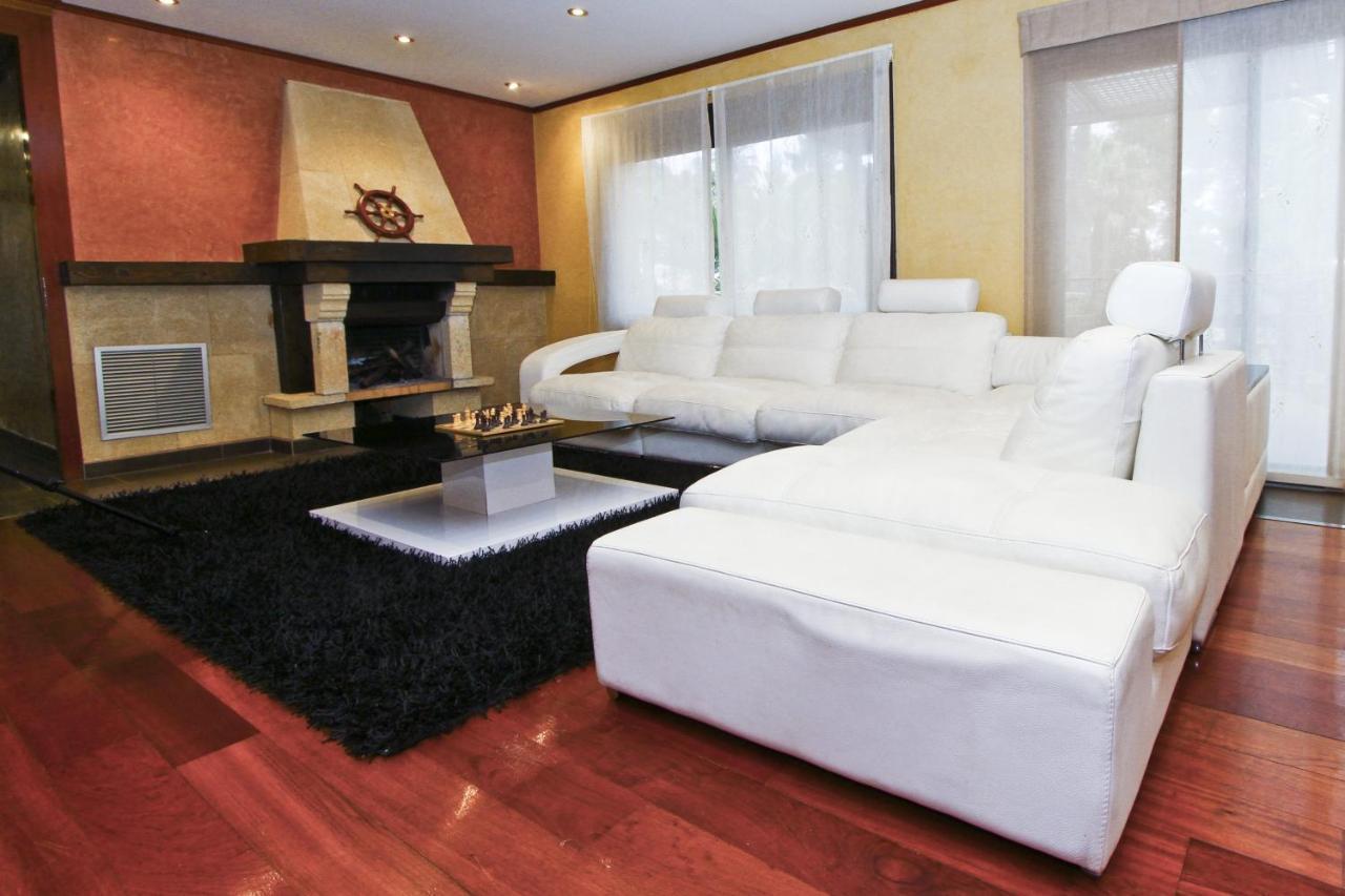 Villa Planet ซาลอว์ ภายนอก รูปภาพ