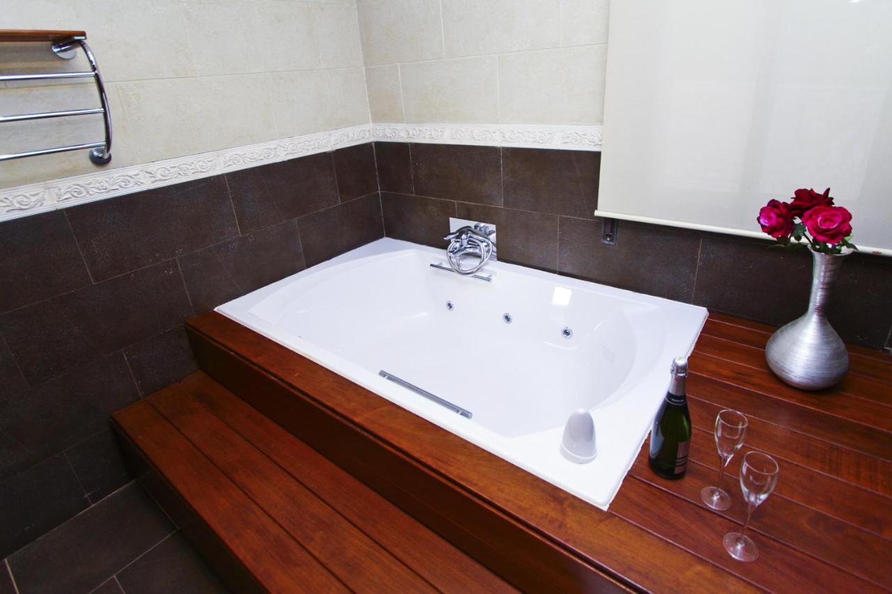 Villa Planet ซาลอว์ ภายนอก รูปภาพ