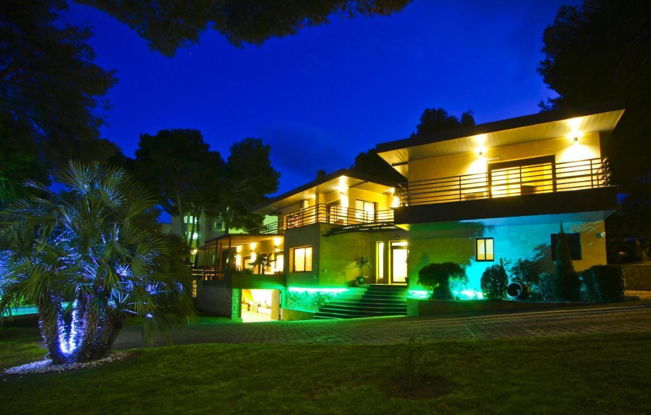 Villa Planet ซาลอว์ ภายนอก รูปภาพ